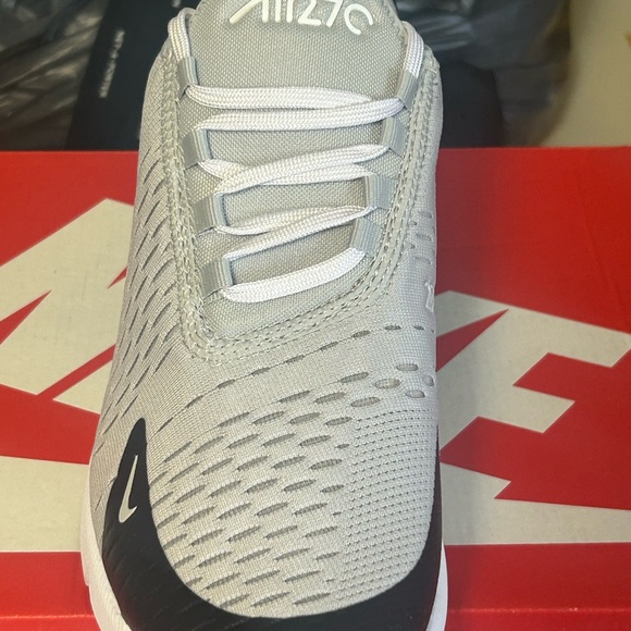 Nike Air Max 270. Size 7 Youth/Womens 8.5 Color: Fog Grey-Siren Red-Black White - Picture 3 of 6